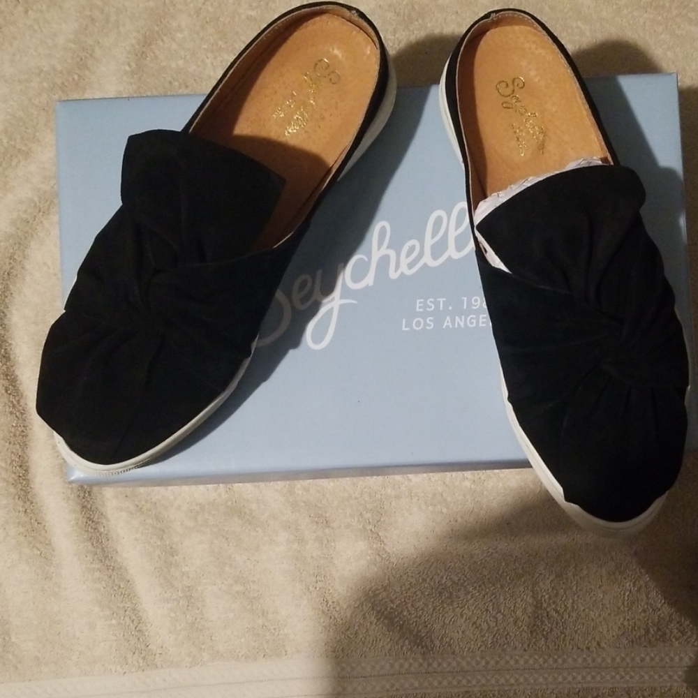 Seychelles jubliant black suede slides size 6.5